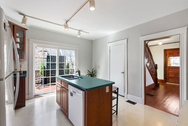 21 Montague St, Arlington, MA 02474