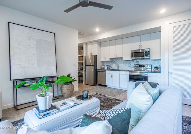 1102 Castle Street 202, Wilmington, NC 28401