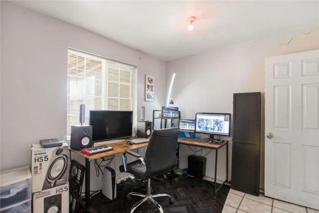 650 S Indiana St, Los Angeles, CA 90023