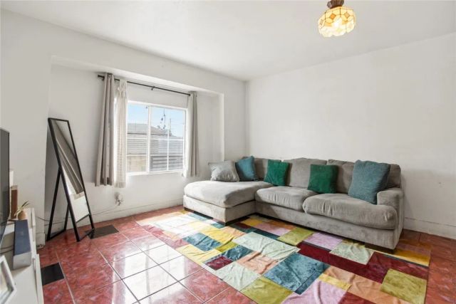 650 S Indiana St, Los Angeles, CA 90023