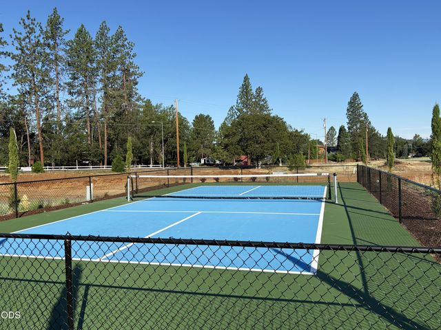 203 Bogey Lane, Eagle Point, OR 97524