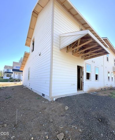 203 Bogey Lane, Eagle Point, OR 97524