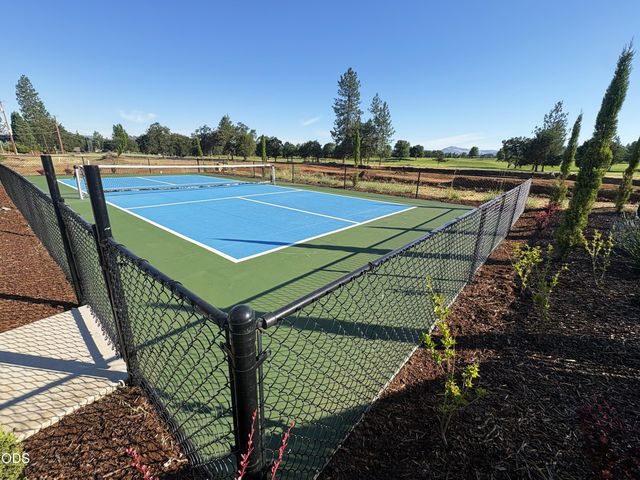 203 Bogey Lane, Eagle Point, OR 97524