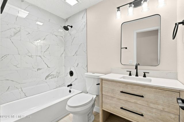 6104 W GOLDEN GROVE Road W, Jacksonville, FL 32244