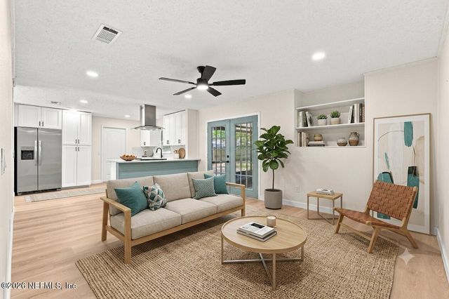 6104 W GOLDEN GROVE Road W, Jacksonville, FL 32244