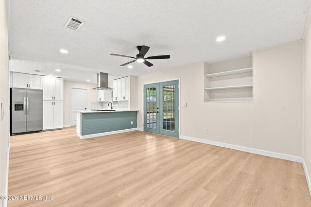 6104 W GOLDEN GROVE Road W, Jacksonville, FL 32244