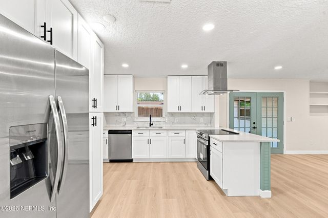 6104 W GOLDEN GROVE Road W, Jacksonville, FL 32244