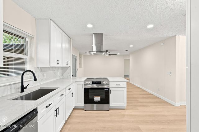 6104 W GOLDEN GROVE Road W, Jacksonville, FL 32244