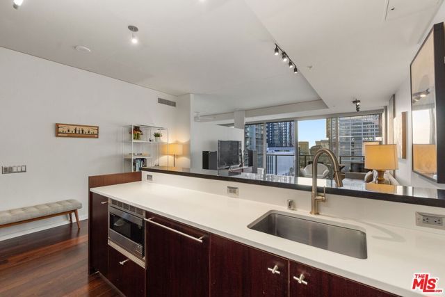 1155 S Grand Avenue 808, Los Angeles, CA 90015