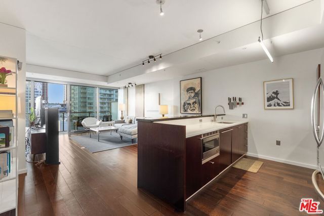 1155 S Grand Avenue 808, Los Angeles, CA 90015