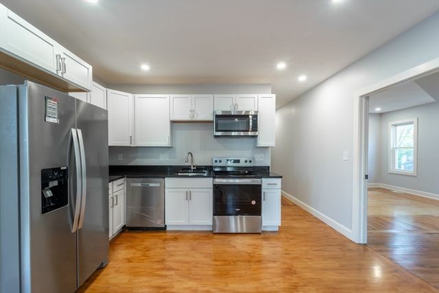 72 Florence St 1, Worcester, MA 01603
