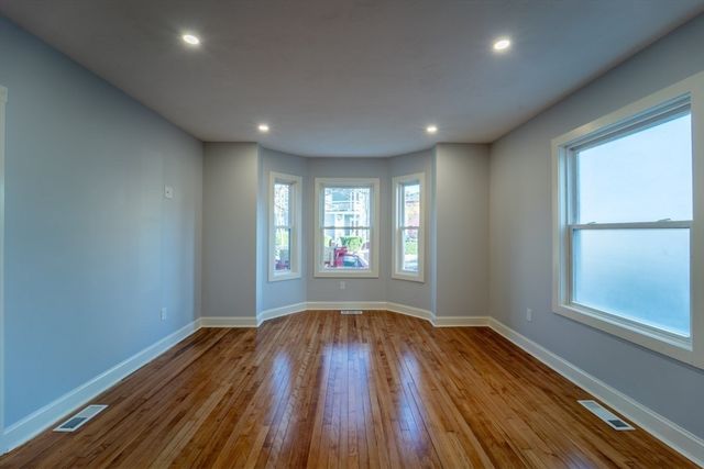 72 Florence St 1, Worcester, MA 01603