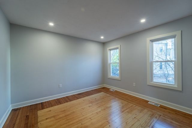 72 Florence St 1, Worcester, MA 01603