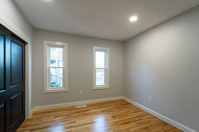 72 Florence St 1, Worcester, MA 01603
