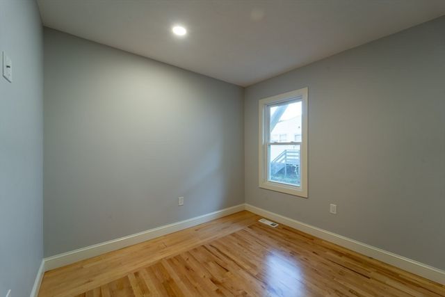 72 Florence St 1, Worcester, MA 01603
