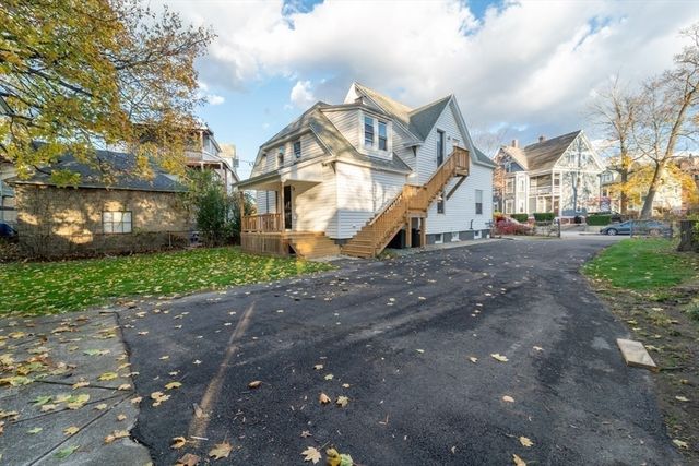 72 Florence St 1, Worcester, MA 01603