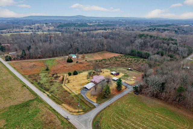 850 Wesley Chapel Rd, Sparta, TN 38583