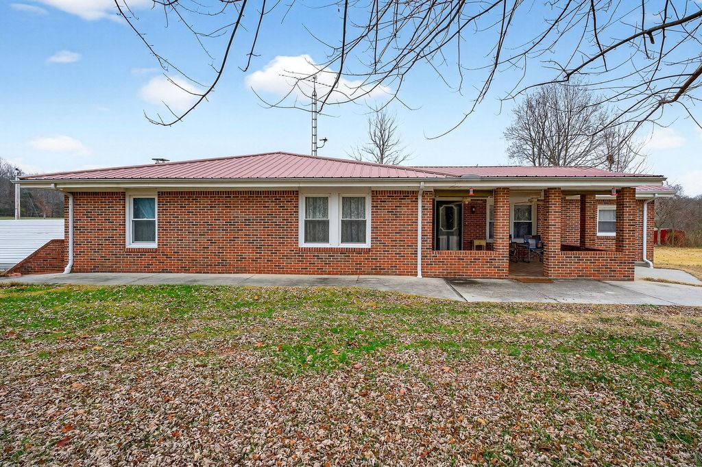 850 Wesley Chapel Rd, Sparta, TN 38583