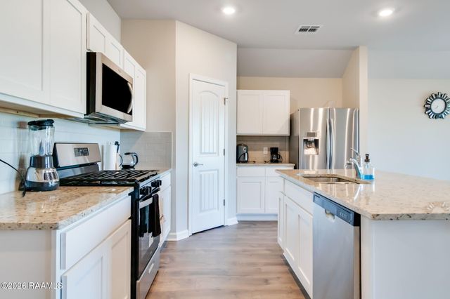 108 Chesson Hill Drive, Broussard, LA 70518