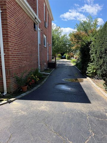 59 Essex Road, Great Neck, NY 11023
