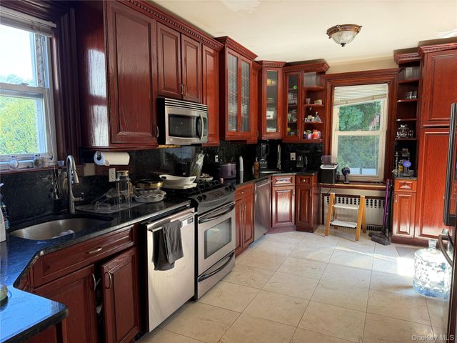 59 Essex Road, Great Neck, NY 11023