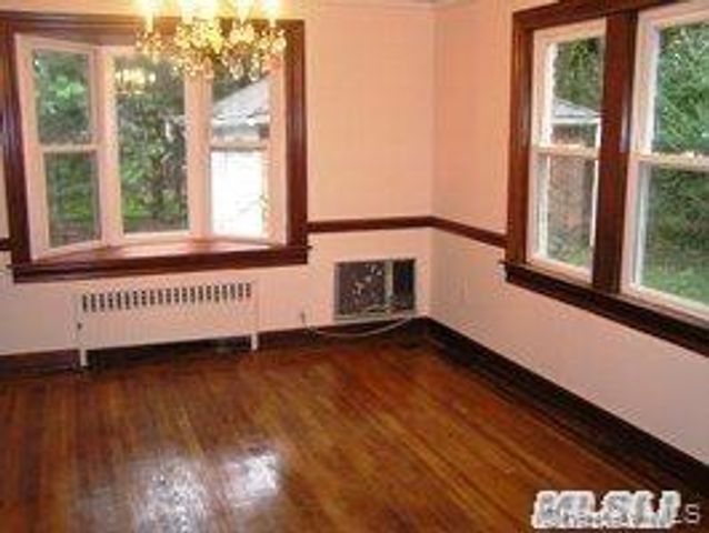 59 Essex Road, Great Neck, NY 11023