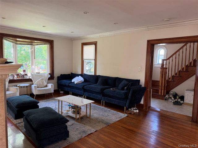 59 Essex Road, Great Neck, NY 11023