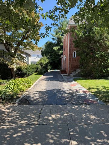 59 Essex Road, Great Neck, NY 11023