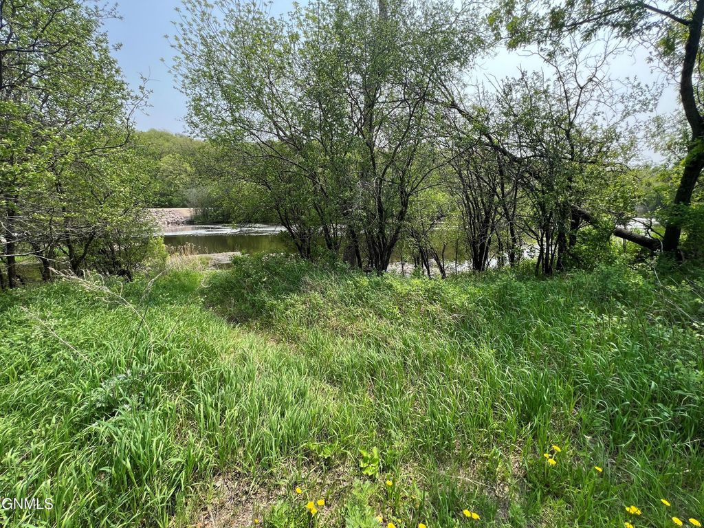 1806 Island Park Drive, Jamestown, ND 58401 photo 10