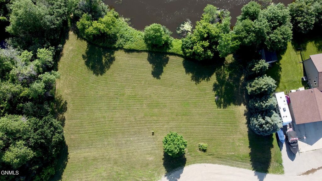 1806 Island Park Drive, Jamestown, ND 58401 photo 2