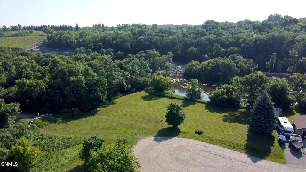 1806 Island Park Drive, Jamestown, ND 58401 photo 3