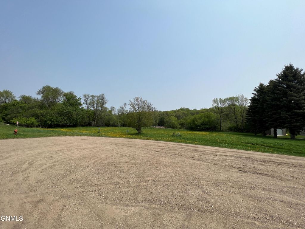 1806 Island Park Drive, Jamestown, ND 58401 photo 6