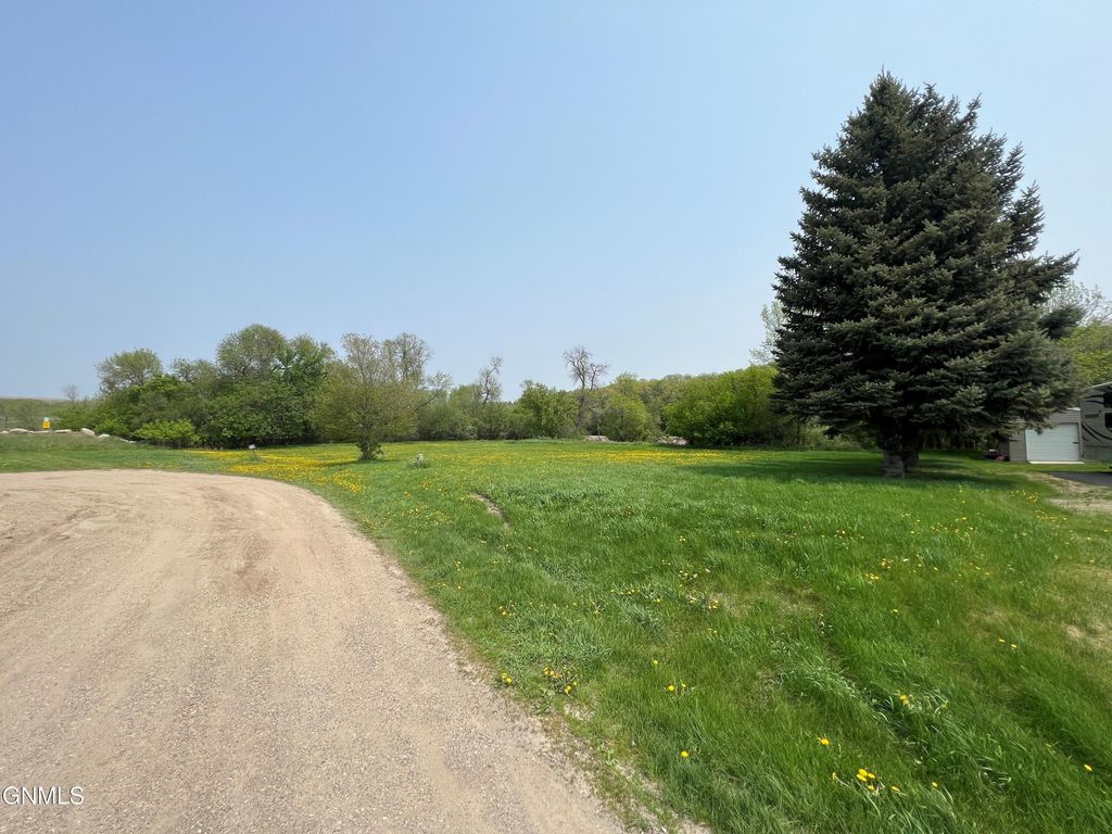 1806 Island Park Drive, Jamestown, ND 58401 photo 7