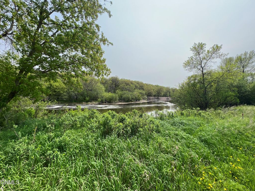 1806 Island Park Drive, Jamestown, ND 58401 photo 8