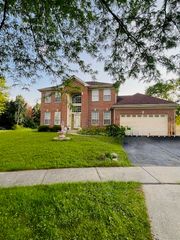 2705 Westwood Circle, Carpentersville, IL 60110