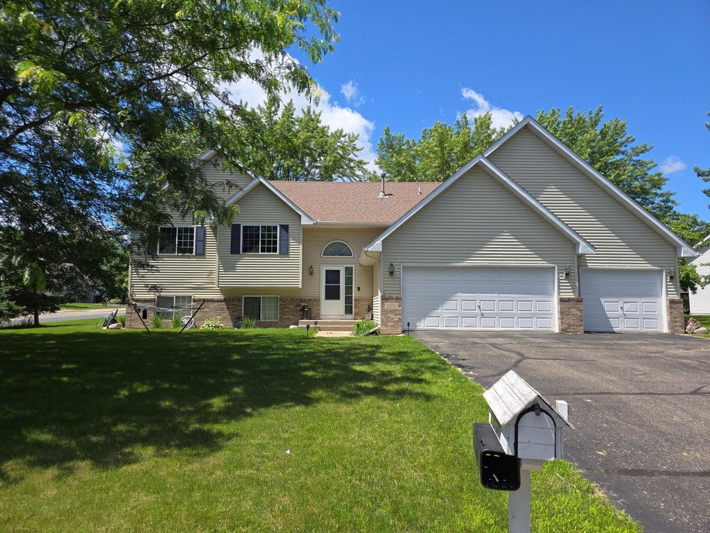 1201 Hemlock Circle, Buffalo, MN 55313