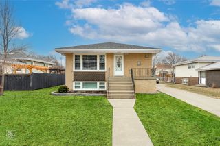 9405 S 69TH Court, Oak Lawn, IL 60453