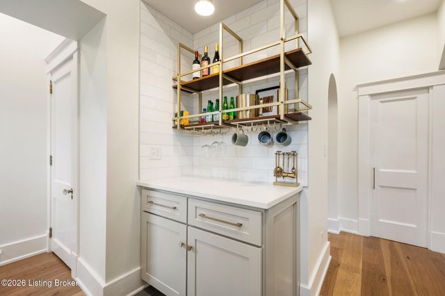 2325 Carolina Ave, Louisville, KY 40205