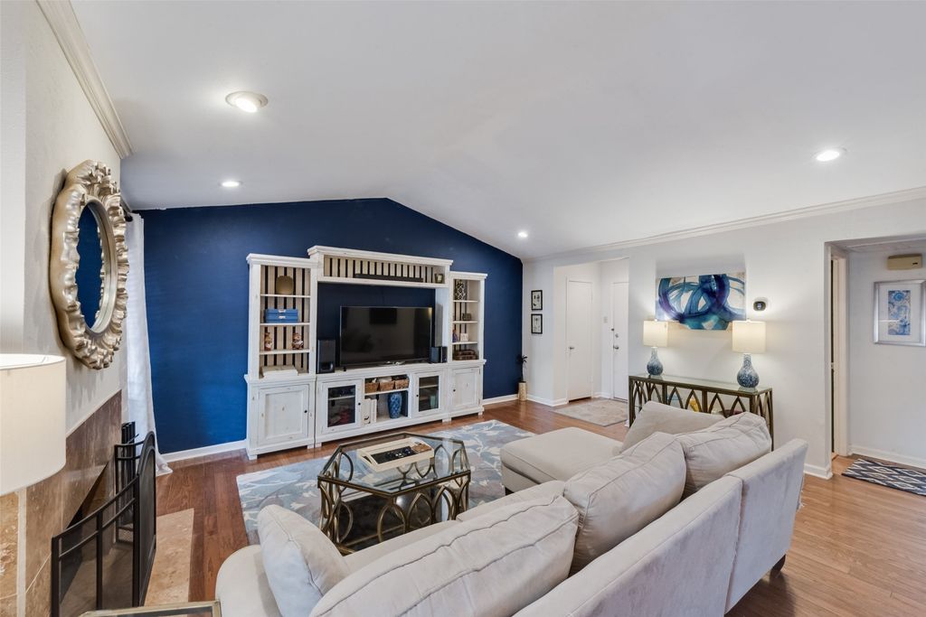 10588 High Hollows Drive 281, Dallas, TX 75230