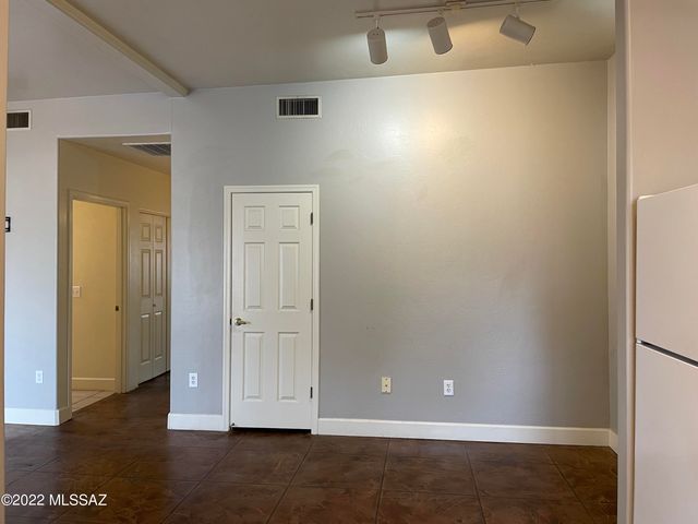 1049 N Pressyc Place, Tucson, AZ 85710