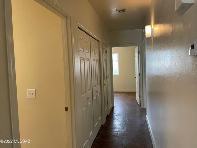 1049 N Pressyc Place, Tucson, AZ 85710