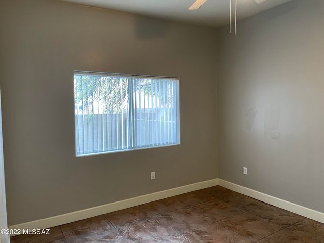 1049 N Pressyc Place, Tucson, AZ 85710