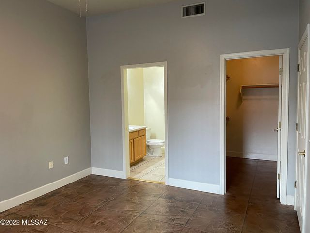 1049 N Pressyc Place, Tucson, AZ 85710