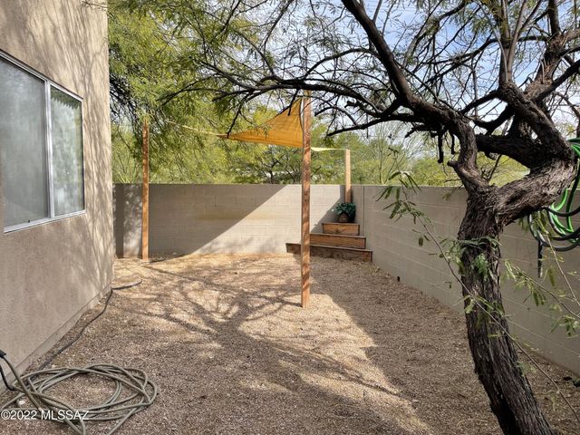 1049 N Pressyc Place, Tucson, AZ 85710