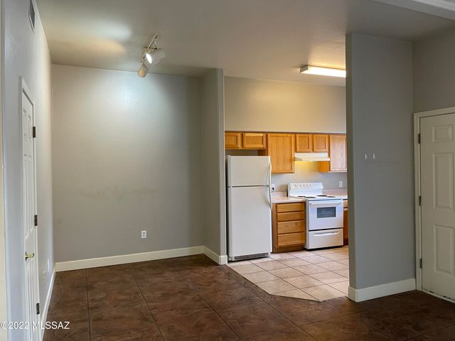 1049 N Pressyc Place, Tucson, AZ 85710