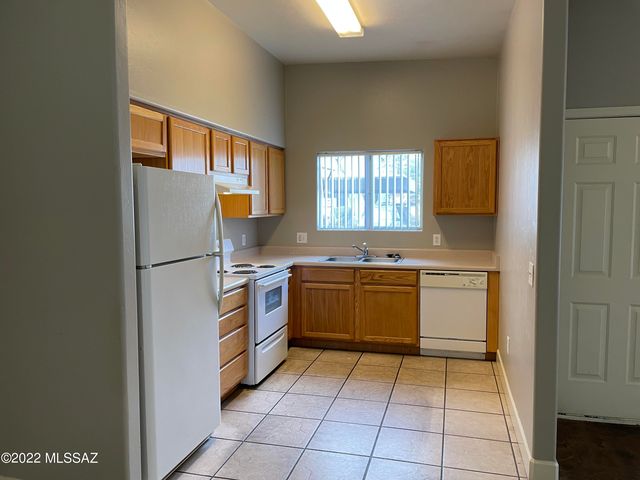 1049 N Pressyc Place, Tucson, AZ 85710