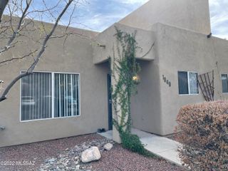 1049 N Pressyc Place, Tucson, AZ 85710