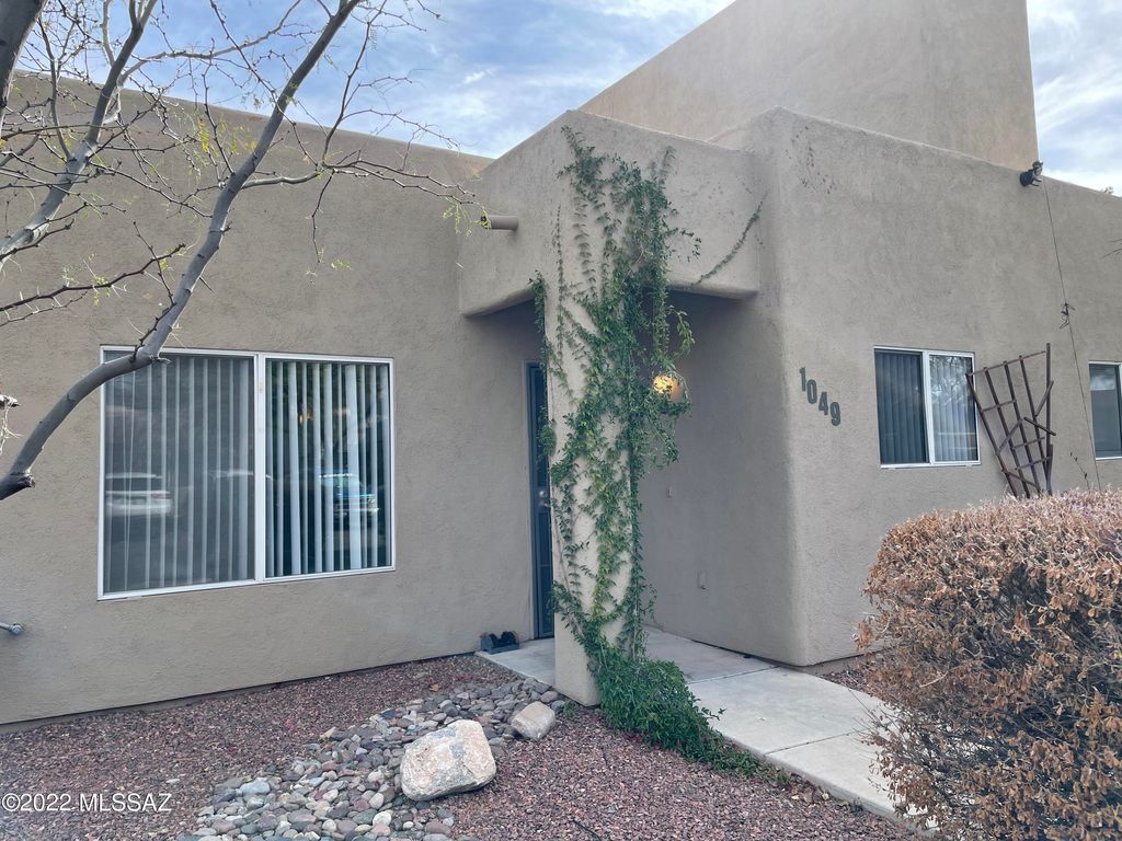 1049 N Pressyc Place, Tucson, AZ 85710