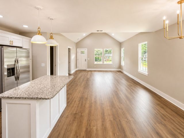 108 Phillips Rd, Charlotte, TN 37036