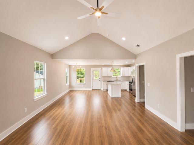 108 Phillips Rd, Charlotte, TN 37036